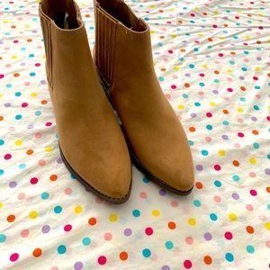 Universal Theeads Pointed Toe Suede Boots in Nude/Beige